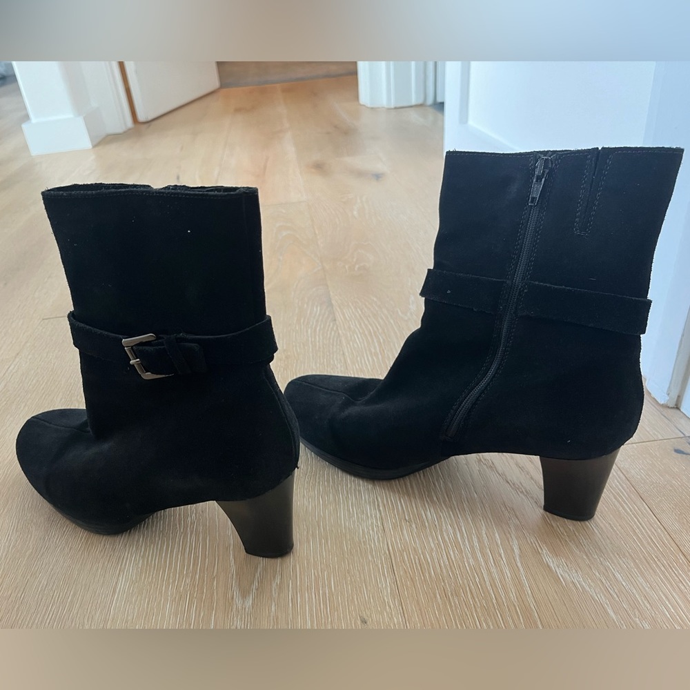 Women’s size 11 La Canadienne Kian Black Suede Boot